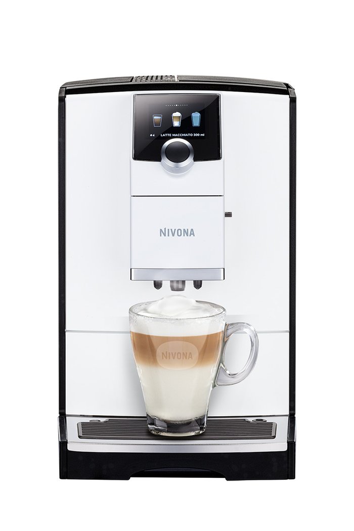 Kaffeemaschine "CafeRomatica NICR 796" by Nivona auf weißem Hintergrund